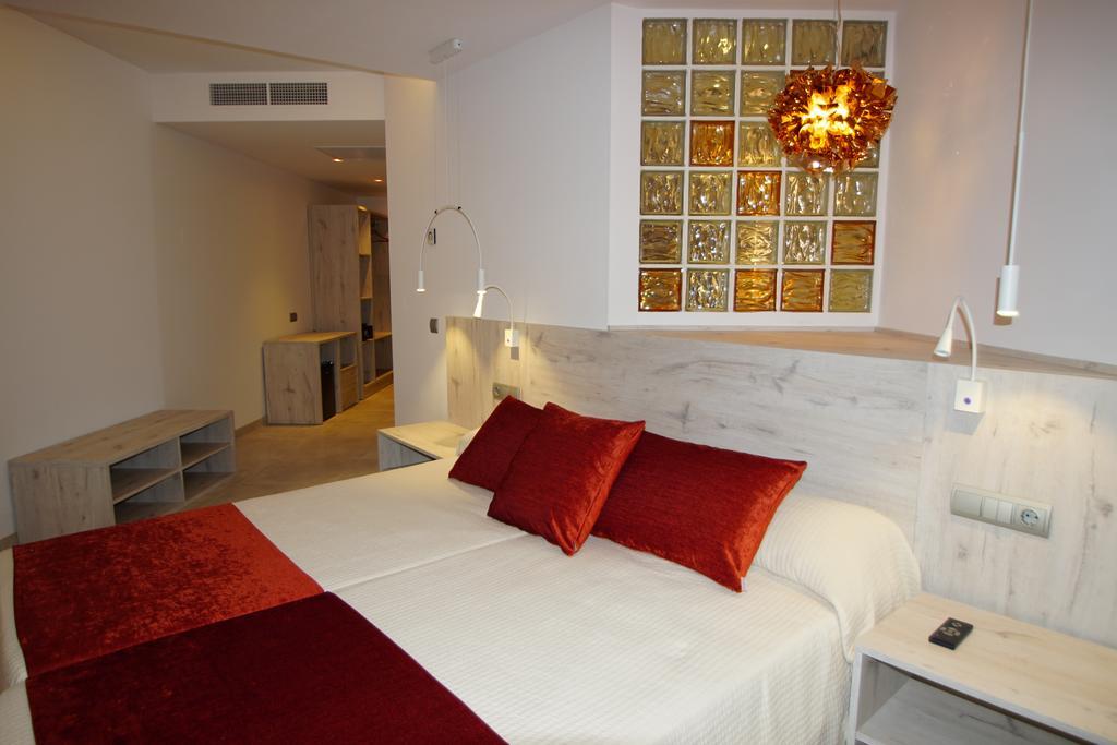 Sant Antoni de Portmany Hotel Abrat מראה חיצוני תמונה