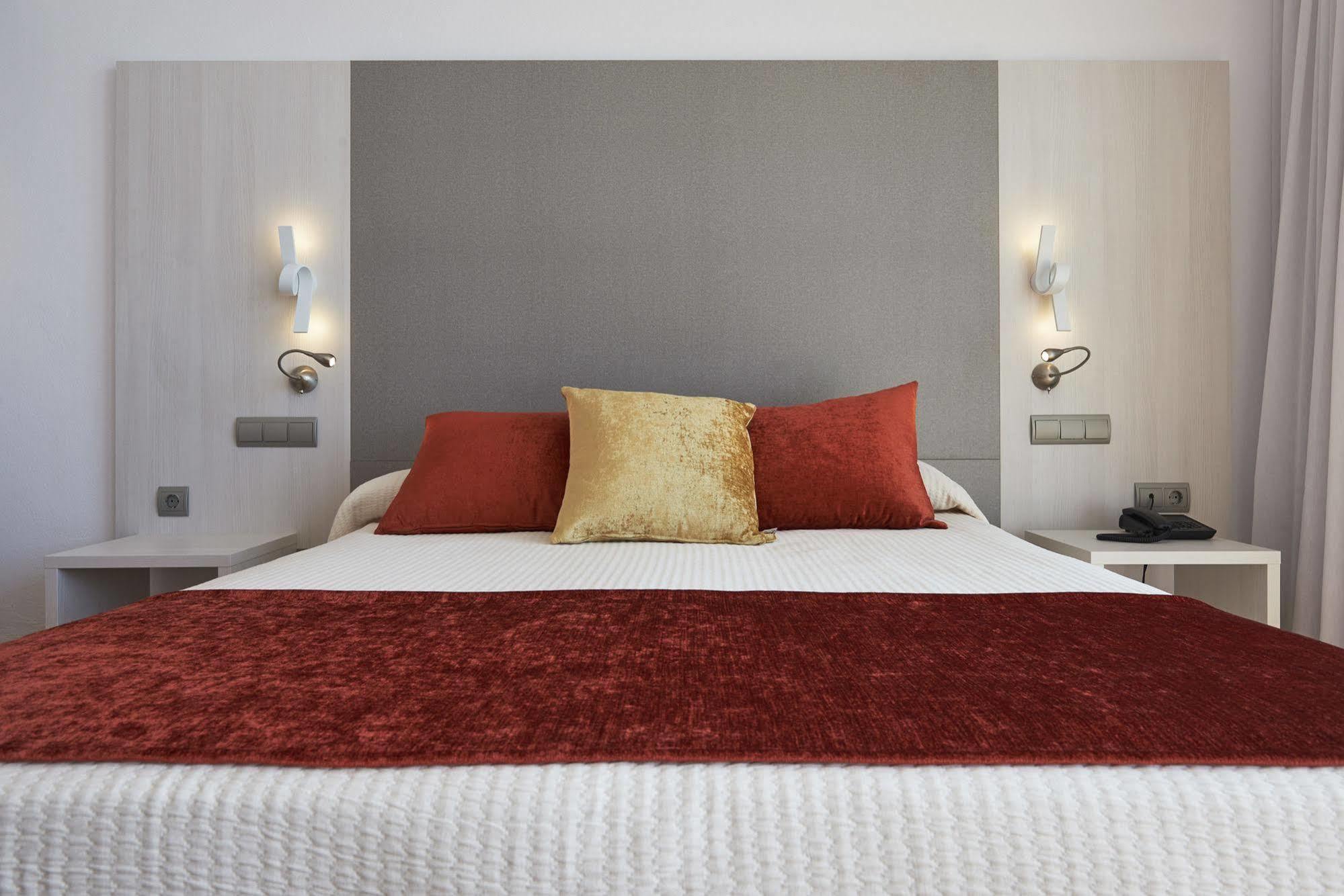 Sant Antoni de Portmany Hotel Abrat מראה חיצוני תמונה